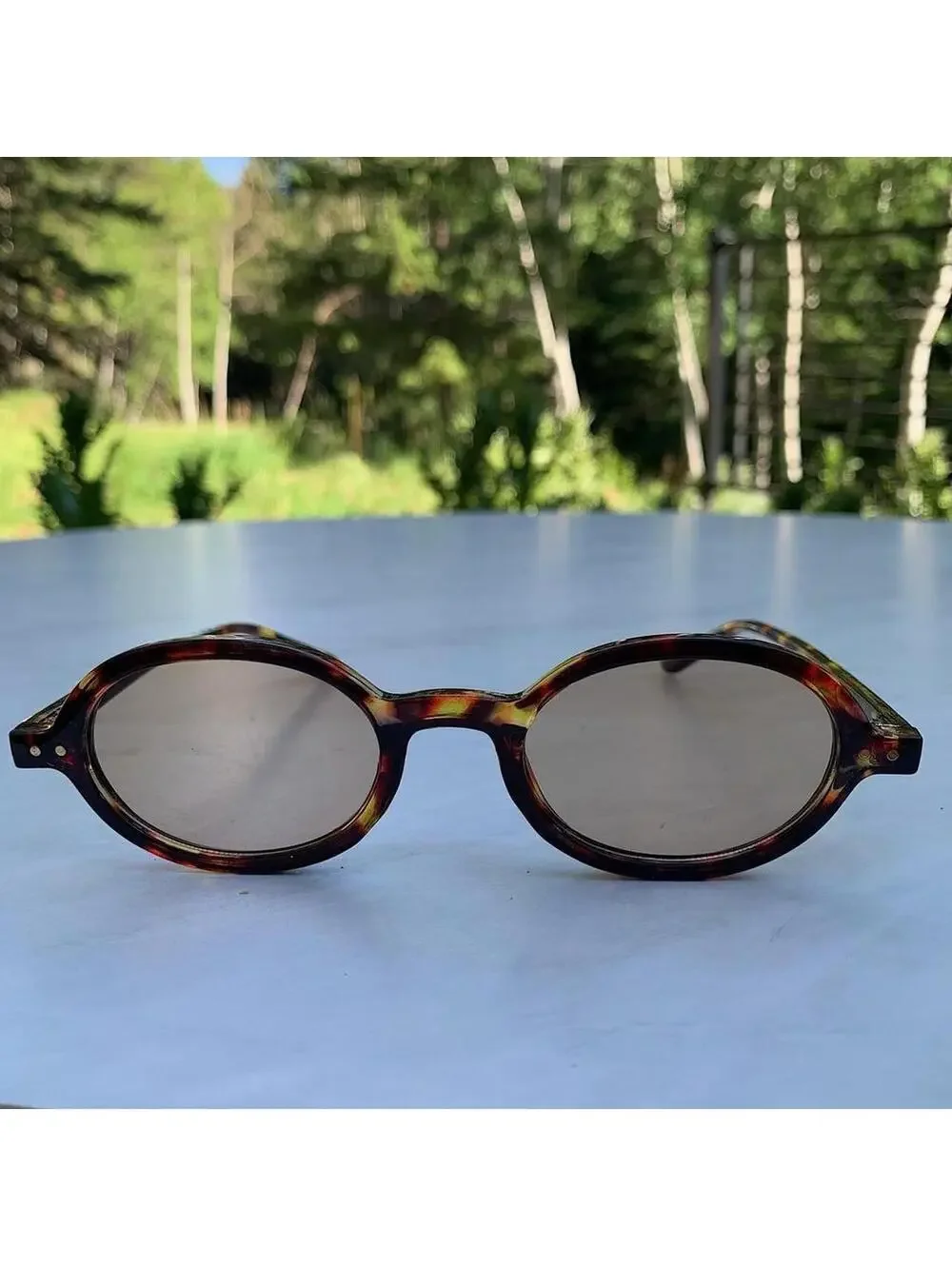 Vintage y2k style cheetah print oval sunglasses. Tinted oval Lenses. Very nice